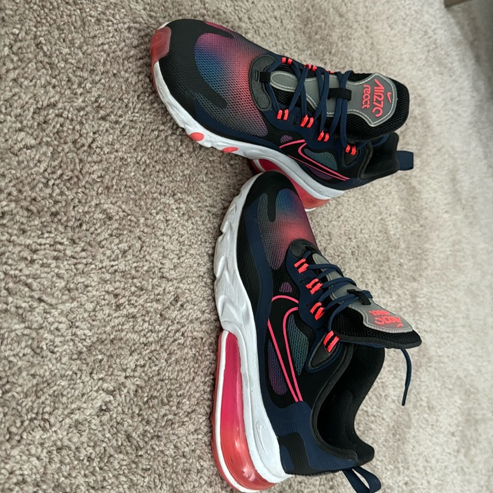 2020
Wmns Air Max 270 React SE 'Midnight Navy Crimson'